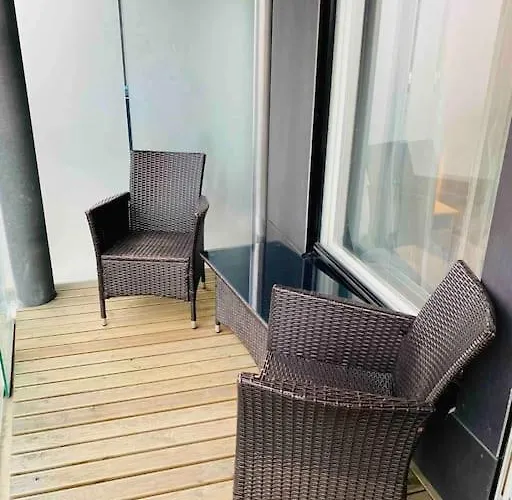 Centre With Free Parking Apartamento